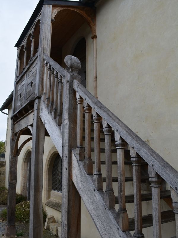 Escalier menant à la salle médiévale
