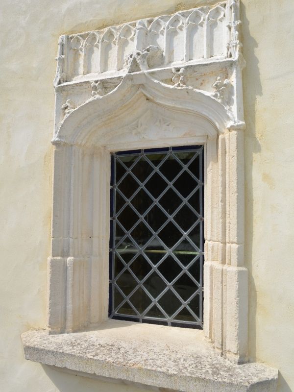 Fenêtre gothique sur la façade